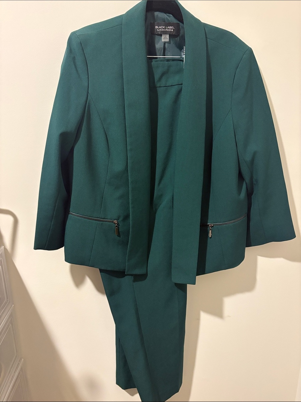 Black Label by Evan-Picone Emerald Green Blazer & Pants Set